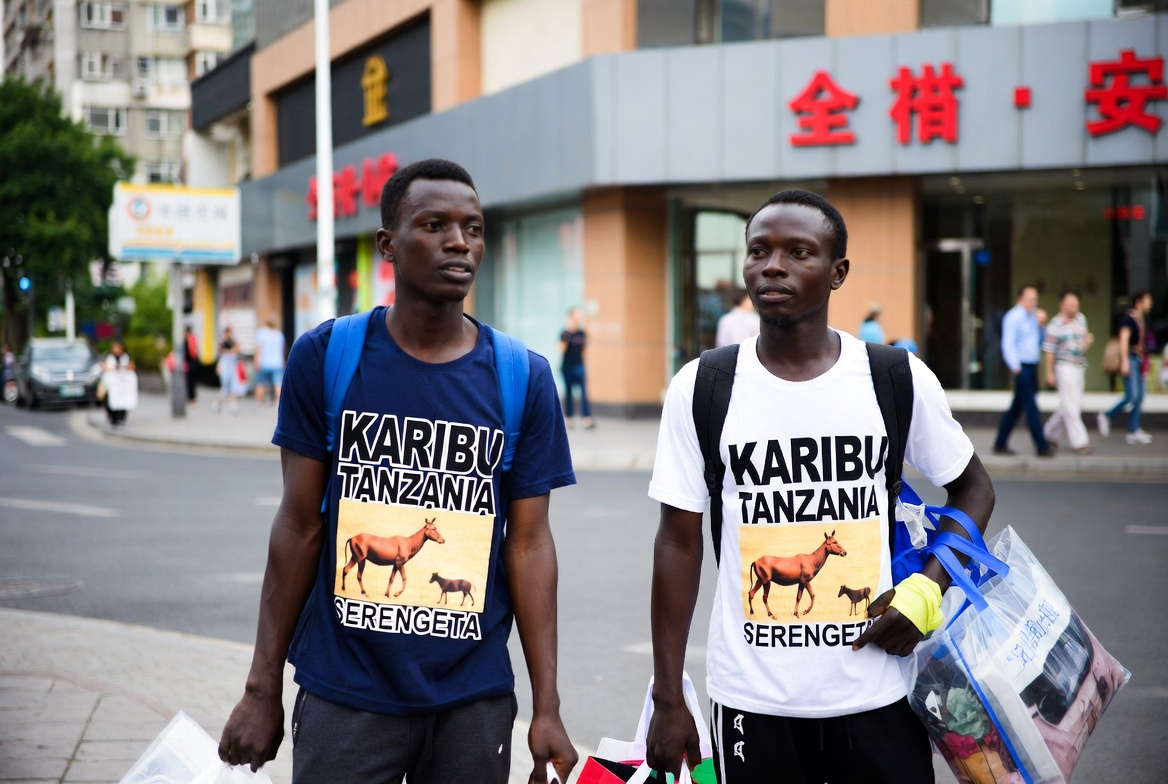 Kwanini Vijana Wanapaswa Kuchagua Fursa badala ya Fujo